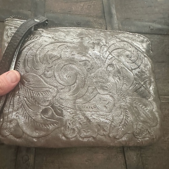 Patricia Nash Elegant Silver Embossed Women's Bag Set - Picture 10 of 10